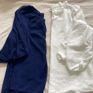 Bundle of 2 Swiss dot blouses 💙🤍 navy and white